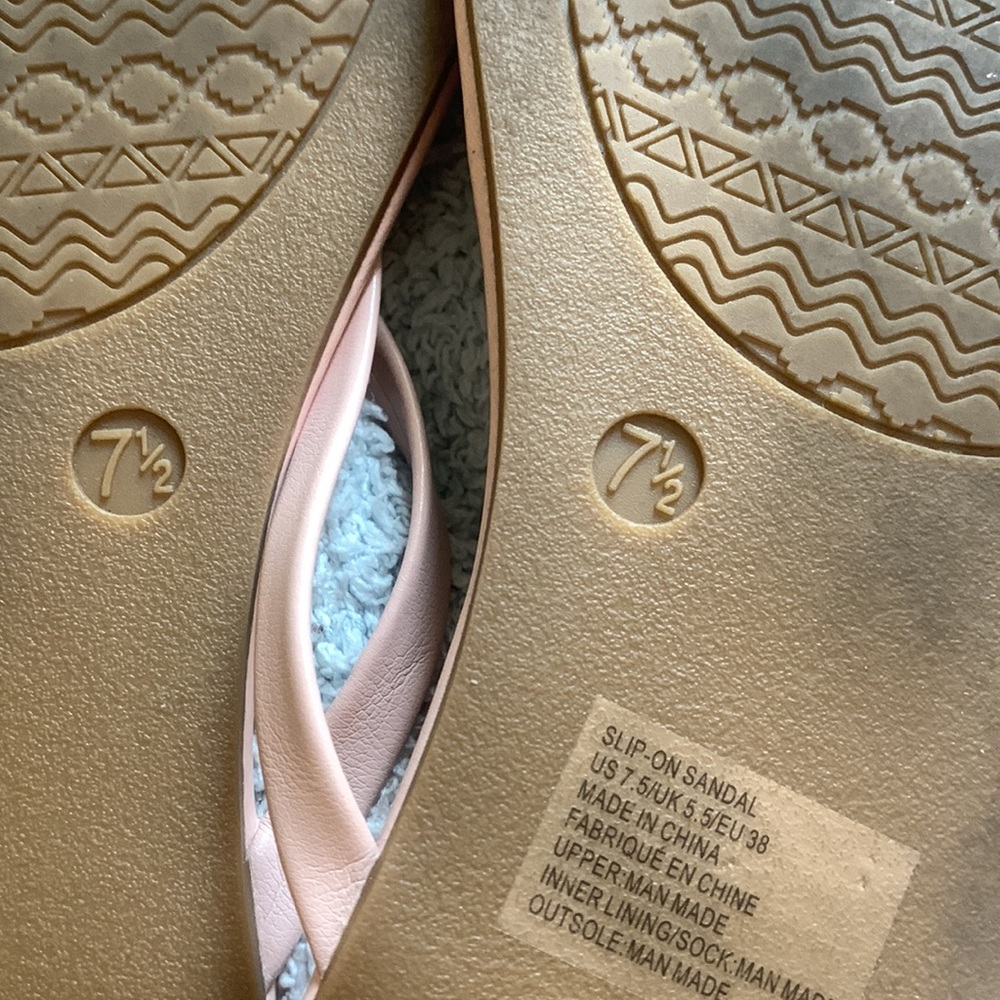 Pink Fabletics Flip flops - Picture 2 of 2